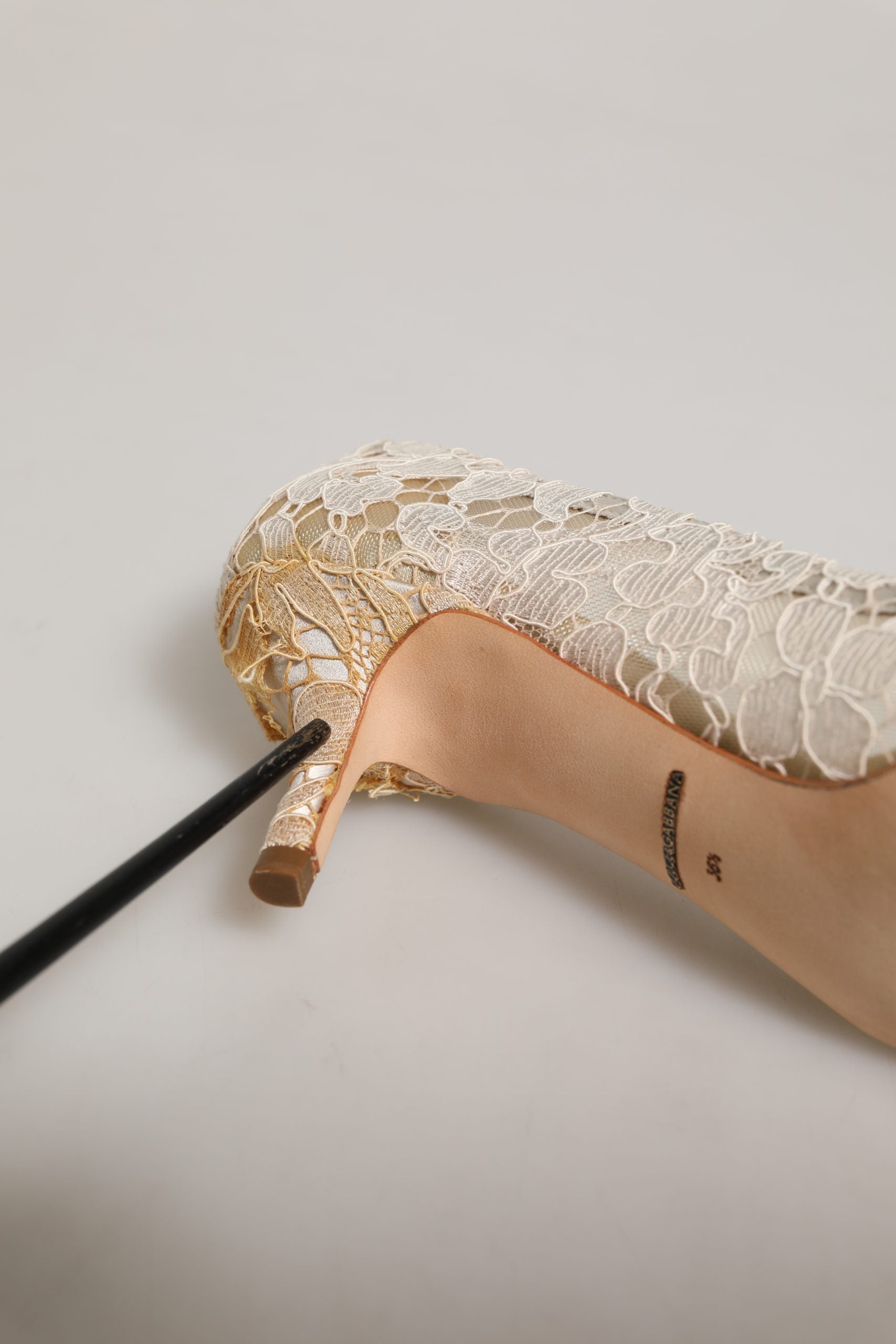 Dolce & Gabbana White Taormina Lace Crystal Pumps Shoes